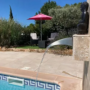 https://les-chenes-chez-jo-et-aime.fr-provencehotel.com